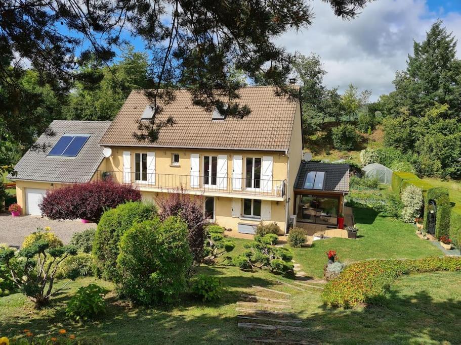 Les Ecureuils Au Sein D'une Propriete Arboree